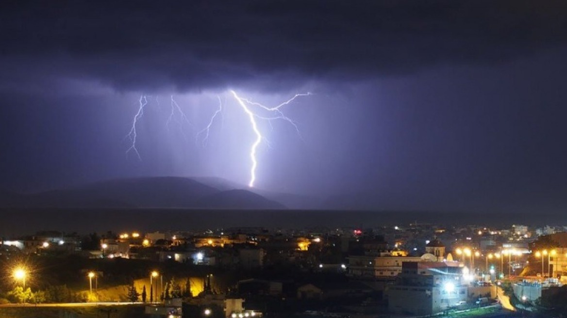 Στο έλεος της κακοκαιρίας η Κρήτη: Κεραυνοί έκαναν τη νύχτα... μέρα! (φωτ)