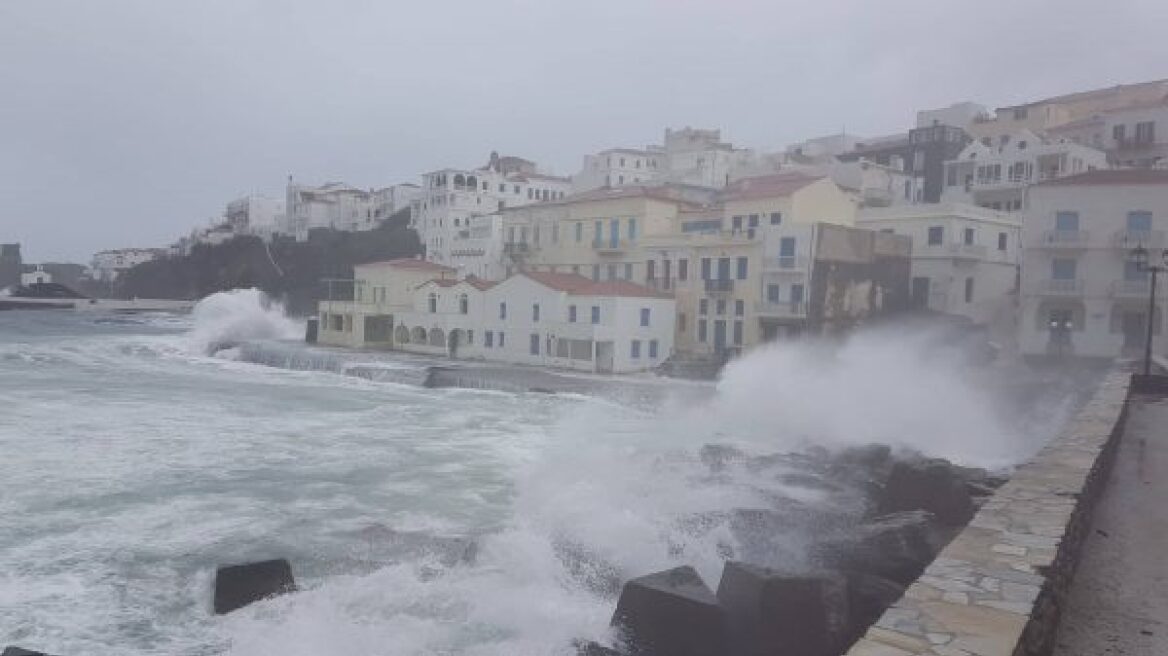 Κακοκαιρία Ηφαιστίων: Χωρίς ρεύμα Άνδρος και Τήνος