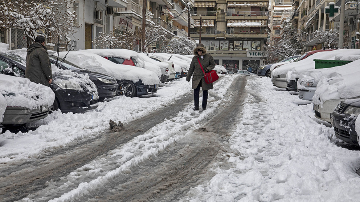 Καιρός: «Σαρώνει» o Ηφαιστίων με χιόνια, διακοπές ρεύματος και κλειστούς δρόμους 