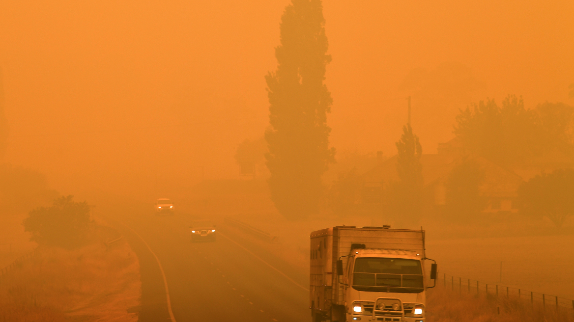 Αυστραλία: Σκηνικό κόλασης με τις φωτιές, ελπίζουν στην πτώση της θερμοκρασίας