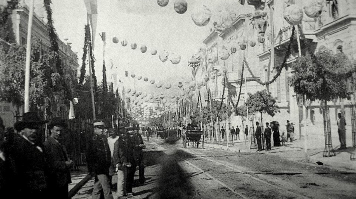 Εικόνες ανθρωπιάς αλλά και ασέβειας στην οδό Σταδίου