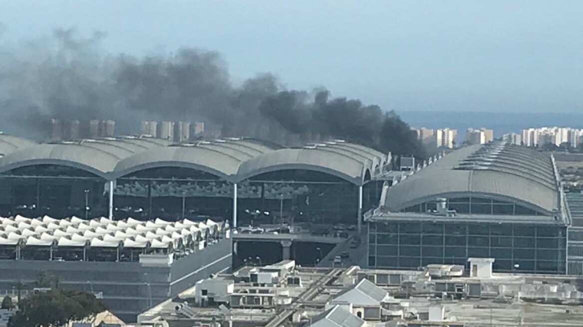 Ισπανία: Εκκενώθηκε λόγω πυρκαγιάς το αεροδρόμιο του Αλικάντε