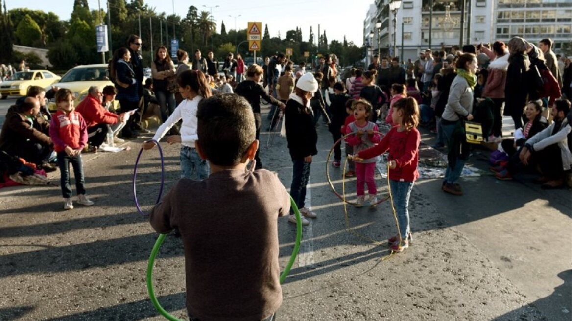 Προσφυγικό: 100 ασυνόδευτα παιδιά μεταφέρονται από την Ελλάδα στη Σερβία