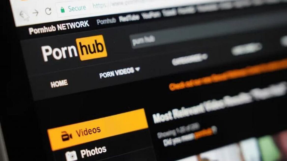 Pornhub: «Μερακλής» κωφός μηνύει την ιστοσελίδα ερωτικού περιεχομένου, επειδή τα βίντεο δεν έχουν... υπότιτλους!