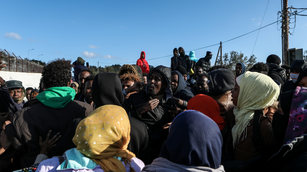 Περιφερειάρχης Β. Αιγαίου στον ΘΕΜΑ 104,6: 27.000 μετανάστες στη Λέσβο, απροσπέλαστα τα ΑΤΜ όταν παίρνουν το επίδομα