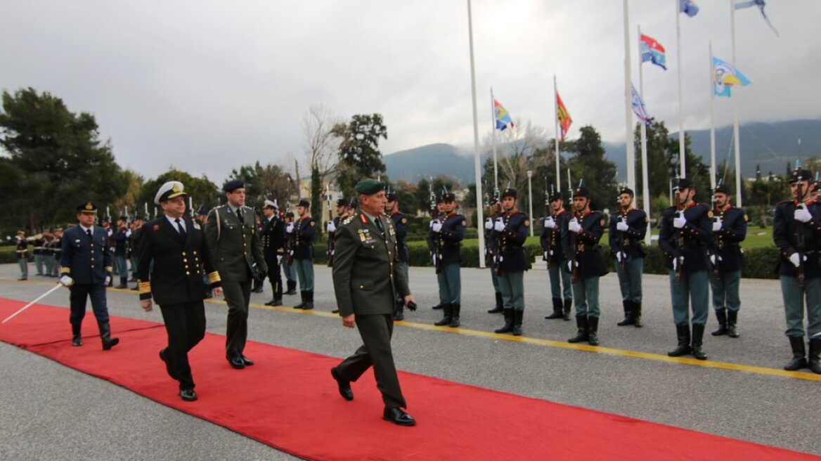 Η επίσημη υποδοχή του νέου Αρχηγού ΓΕΕΘΑ στο στρατόπεδο Παπάγου 