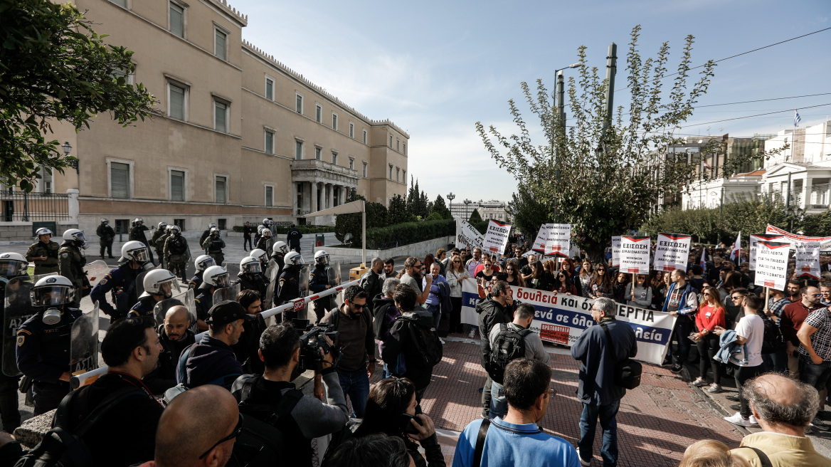 Πανεκπαιδευτικό συλλαλητήριο ΔΟΕ-ΟΛΜΕ-ΟΙΕΛΕ ενάντια στους τίτλους κολλεγίων