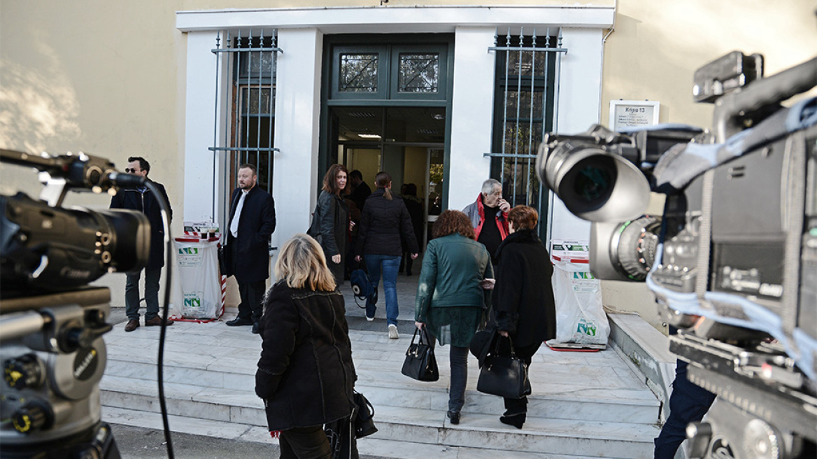 Δίκη για την τραγωδία στη Μάνδρα: Ζητούν από τη δικαιοσύνη «να κάνει το χρέος της» οι συγγενείς των θυμάτων