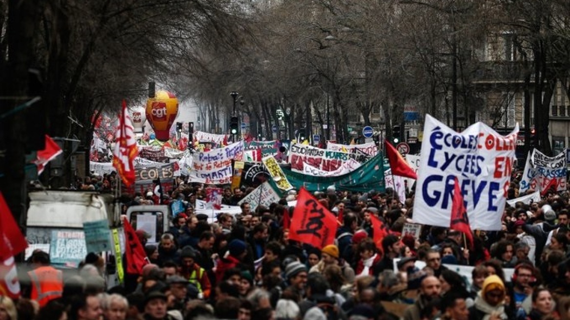 Γαλλία: Το συνταξιοδοτικό στο υπουργικό συμβούλιο - Οι διαδηλωτές ξανά στους δρόμους