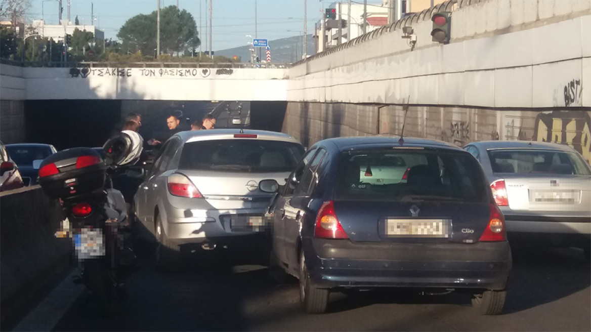 Κίνηση: Μποτιλιάρισμα στην άνοδο της Κηφισίας λόγω καραμπόλας τριών οχημάτων