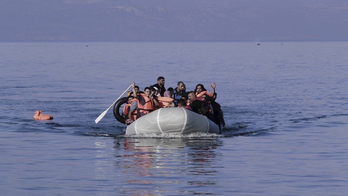 Μεταναστευτικό: Κόντρα κυβέρνησης - ΣΥΡΙΖΑ για το πλωτό φράγμα