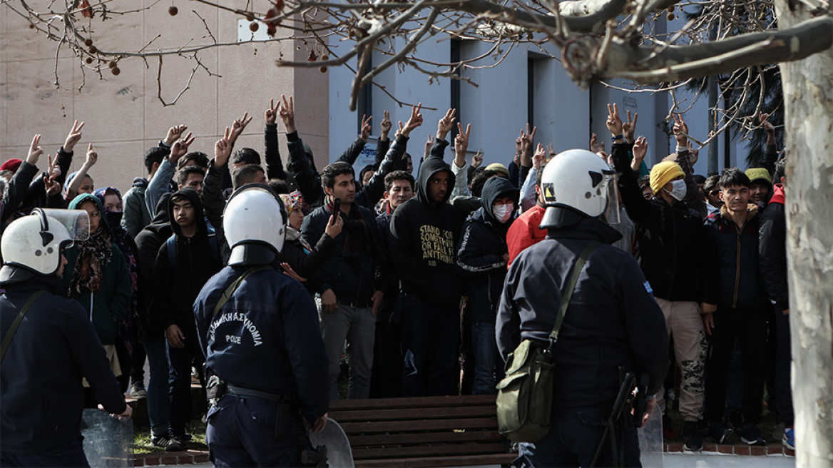 Μεταναστευτικό: Στα όριά της η Λέσβος - Έκρυθμη η κατάσταση μεταξύ κατοίκων και μεταναστών