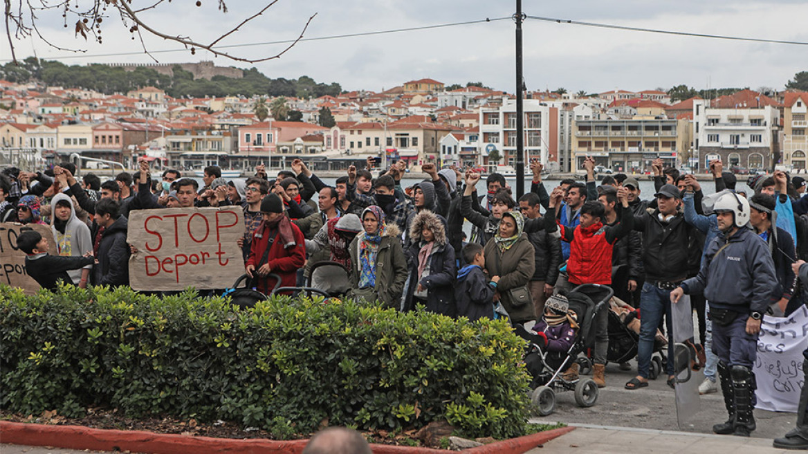 Μεταναστευτικό: Σε «κατάσταση έκτακτης ανάγκης» τα νησιά - Ενισχύσεις με ΜΑΤ στη Μυτιλήνη