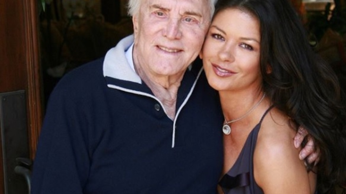 Η Catherine Zeta-Jones αποχαιρετά τον Kirk Douglas με ένα τρυφερό μήνυμα στο Instagram