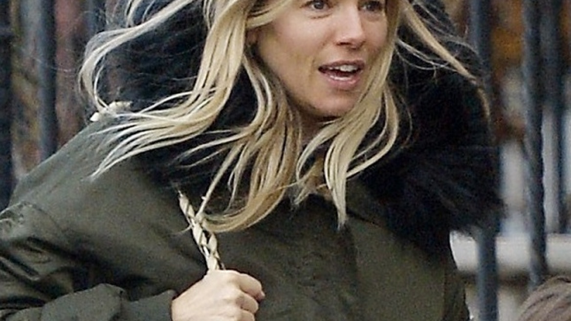 H Sienna Miller μόλις φόρεσε την Gucci εκδοχή των Ugg