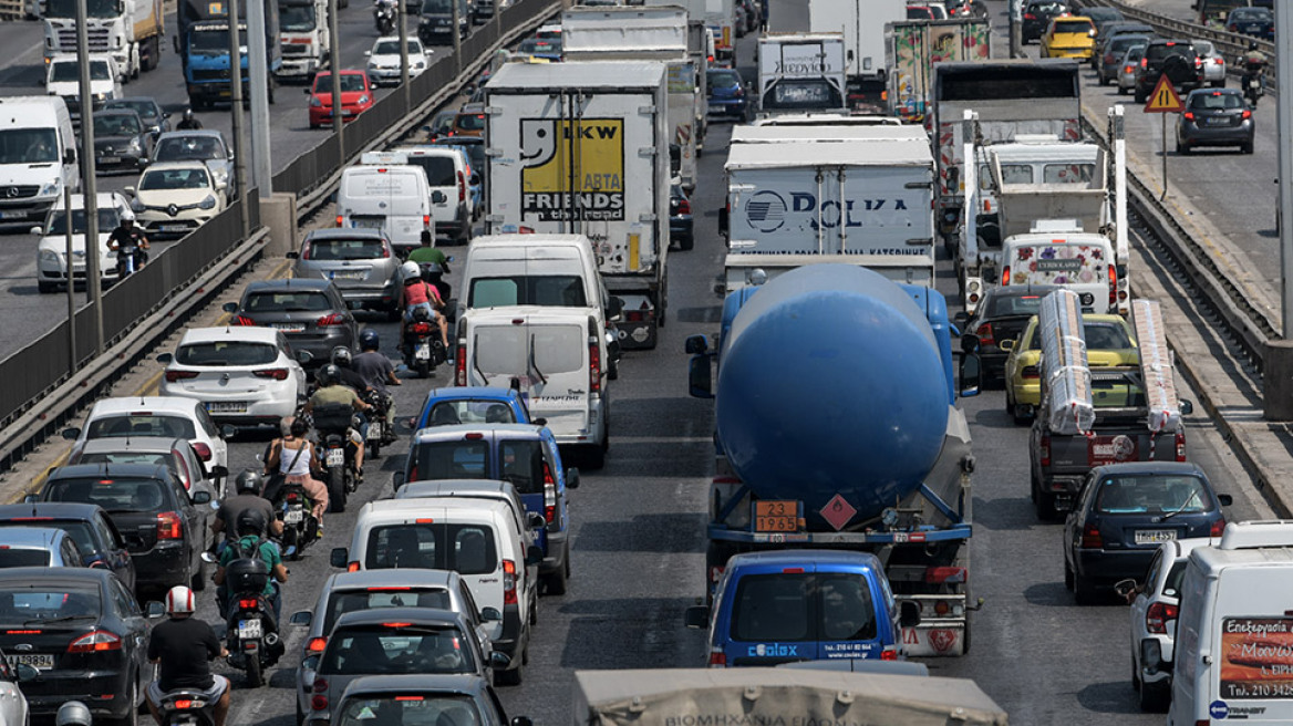 Κίνηση: Κυκλοφοριακό χάος στον Κηφισό ύστερα από ανατροπή αυτοκινήτου