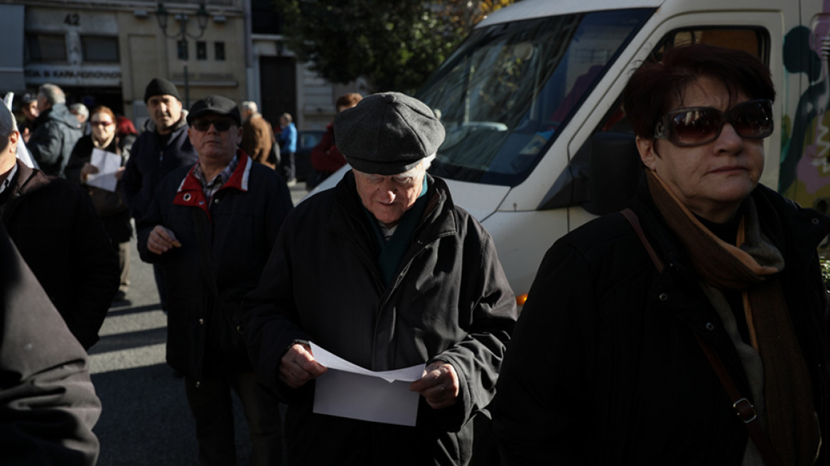 Ασφαλιστικό: Οι 16 βασικές αλλαγές - Βελτιώσεις για ένστολους, πολύτεκνους, αγρότες και εργαζόμενες μητέρες 