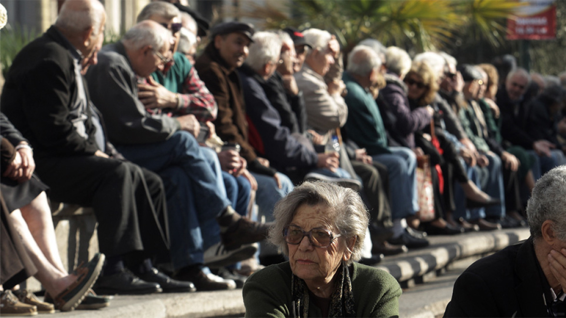 Ασφαλιστικό: Πόση σύνταξη «βγάζουν» οι νέες εισφορές - Υπολογίστε τη δική σας