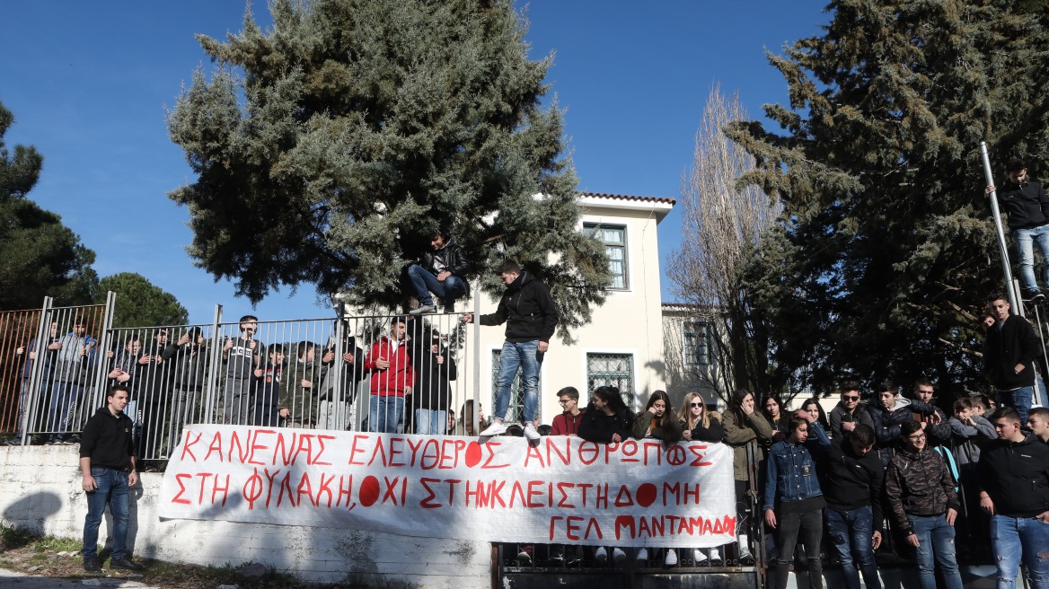 Μεταναστευτικό: Αντιδράσεις από ΣΥΡΙΖΑ, ΚΙΝΑΛ και ΚΚΕ για τη μεταφορά ΜΑΤ σε Χίο και Λέσβο