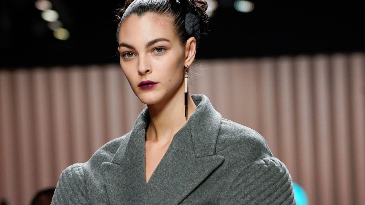 Runway Beauty: Ο οίκος Fendi συστήνει τον πιο πρωτότυπο τρόπο να φορέσεις τη στέκα