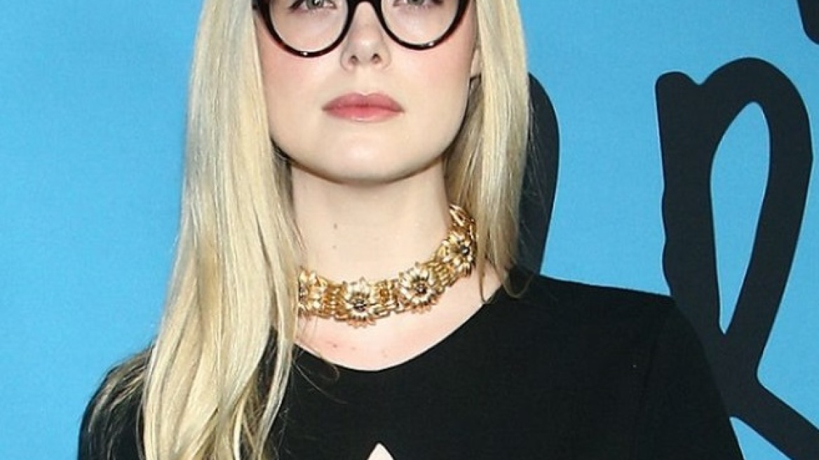 H Elle Fanning πιο fashionable από ποτέ, με Gucci ολόσωμη φόρμα