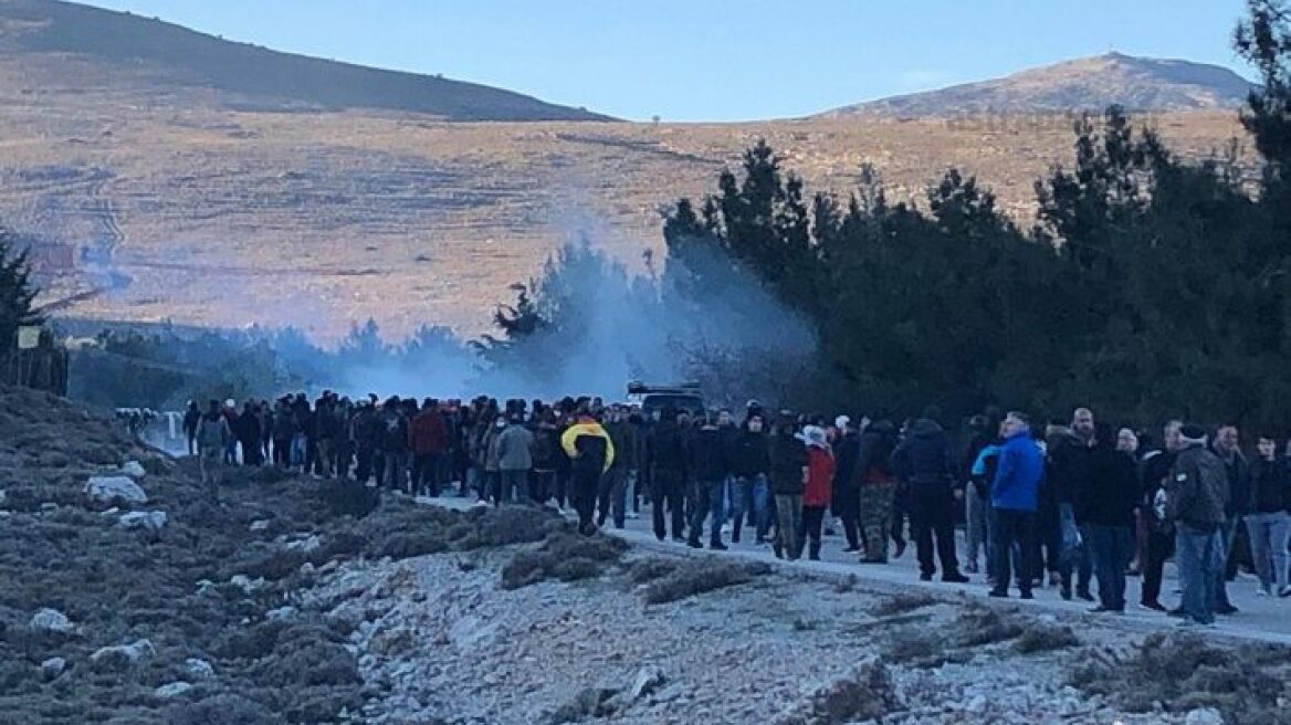 Μεταναστευτικό: Επεισόδια με χημικά σε Λέσβο και Χίο - Συγκρούσεις μεταξύ κατοίκων και αστυνομικών