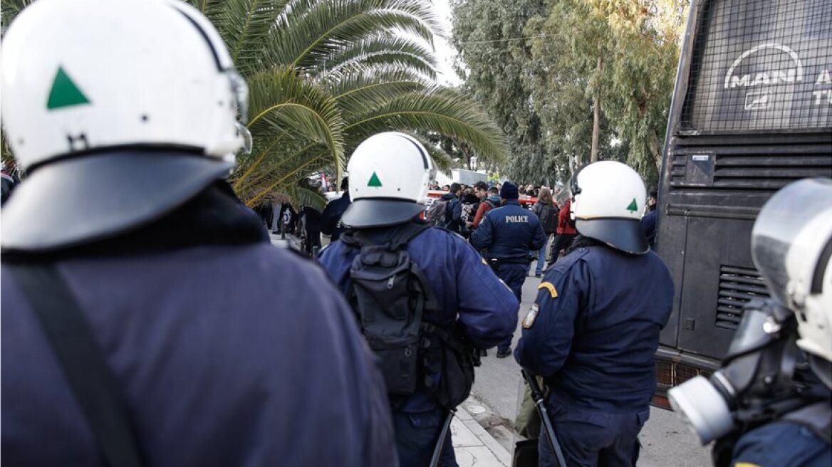 Φρούριο το Καβούρι για το συνέδριο της ΓΣΕΕ - Πικραμμένος σε συνδικαλιστές: «Μην αφήσετε απροστάτευτη τη νέα γενιά»