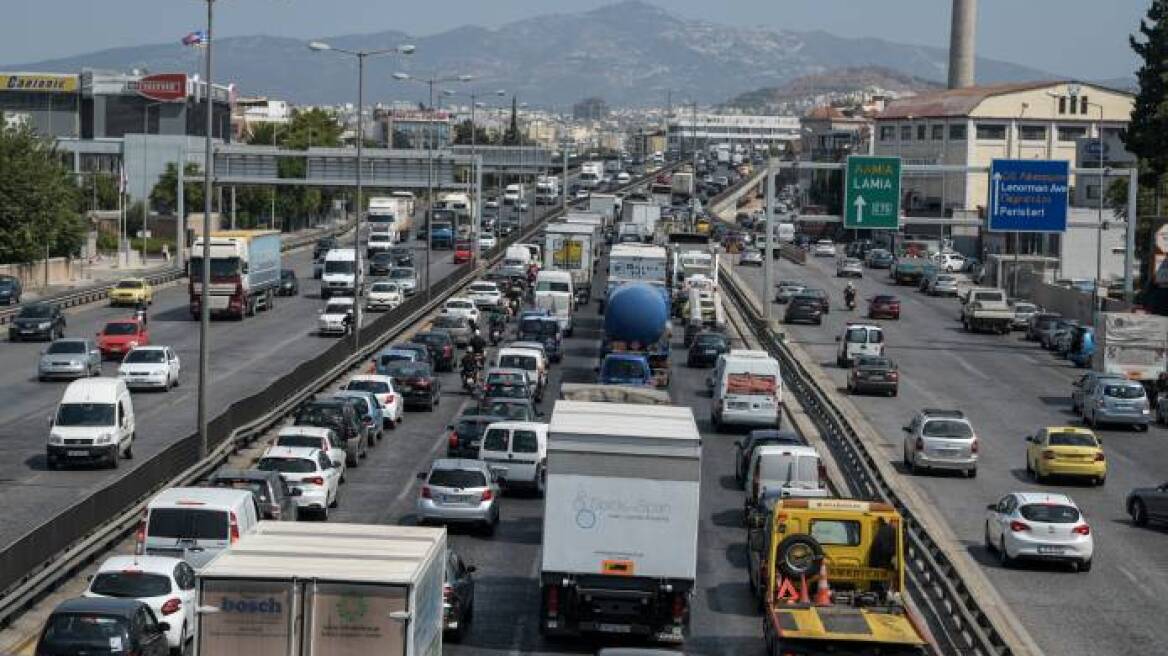 Κίνηση: Μποτιλιάρισμα χιλιομέτρων στην Αθηνών - Λαμίας, λόγω τροχαίου