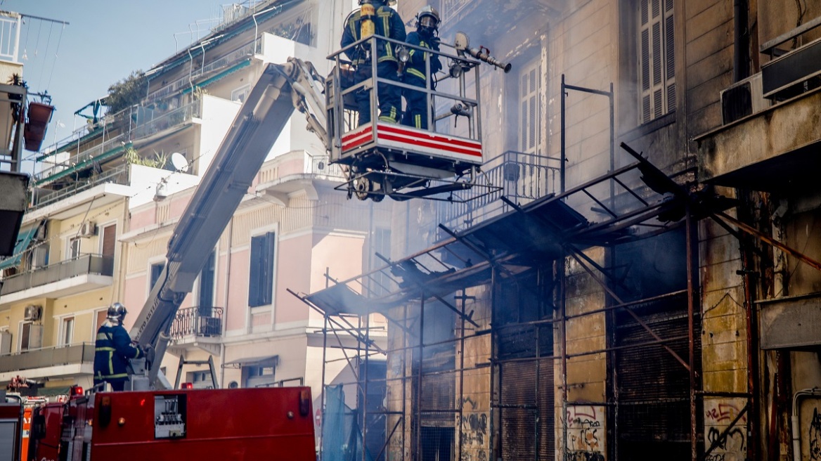 Υπό έλεγχο η φωτιά σε ακατοίκητο οίκημα στο κέντρο της Αθήνας