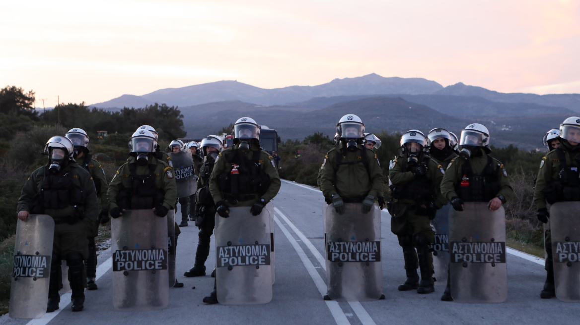 Μεταναστευτικό: Διμοιρίες ΜΑΤ από Αθήνα και Θεσσαλονίκη μεταφέρονται στον Έβρο