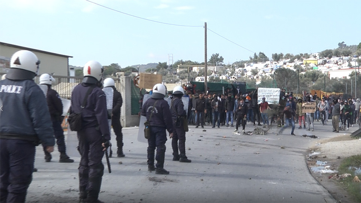 Μεταναστευτικό: Νέος γύρος επεισοδίων με μετανάστες στη Μόρια - Κόκκινος συναγερμός στον Έβρο