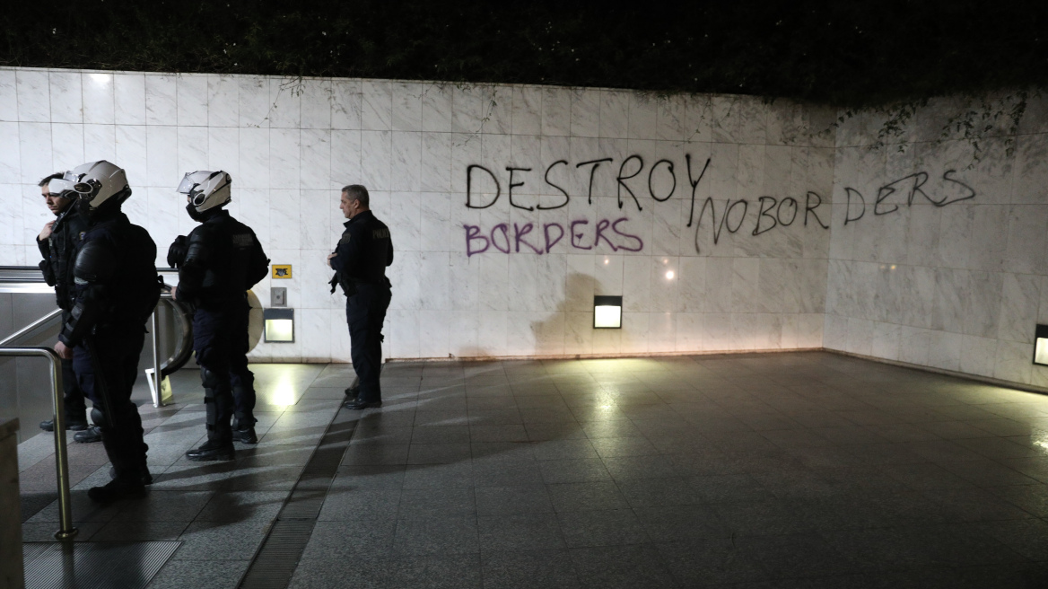 Βανδαλισμοί στο Μετρό «Ακρόπολη»: Προσπάθησαν να διαφύγουν με συρμούς οι 43 συλληφθέντες