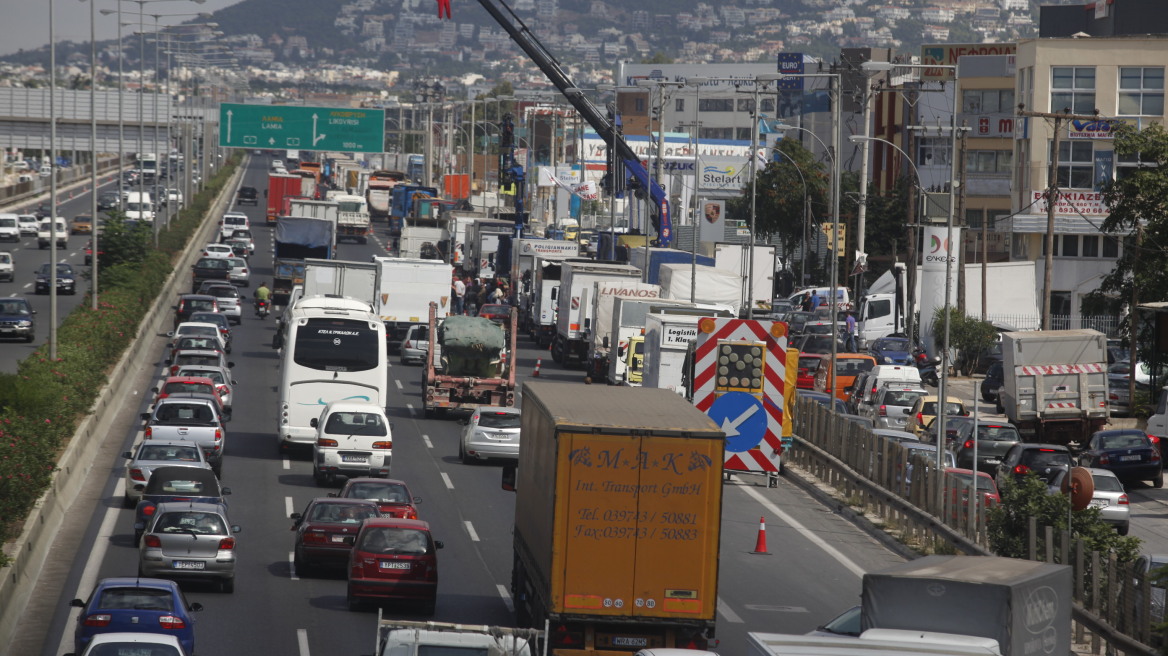 Κίνηση τώρα: Με δυσκολία η κυκλοφορία στην Εθνική Οδό Αθηνών - Λαμίας  