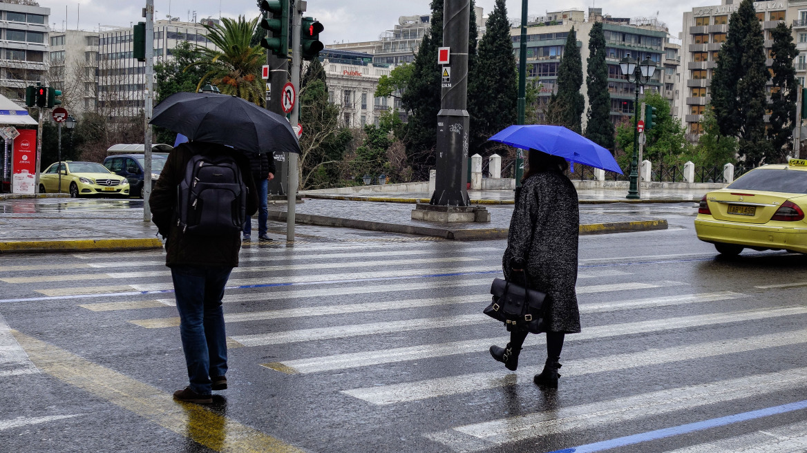 Καιρός: Βροχές και καταιγίδες όλη την ημέρα - Δείτε χάρτες