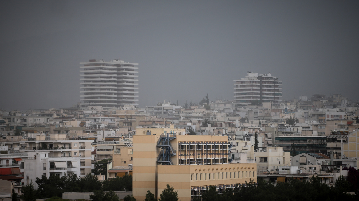 Καιρός στην Αθήνα: Μια συννεφιά με βροχή, μια ήλιος και υψηλές θερμοκρασίες - Δείτε χάρτες 