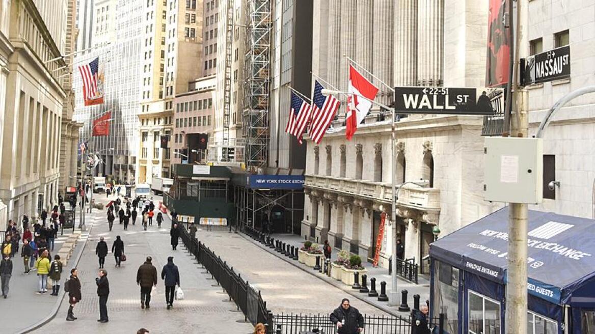  «Ράλι» στη Wall Street: Άνοδος άνω των 1.000 μονάδων για τον Dow Jones