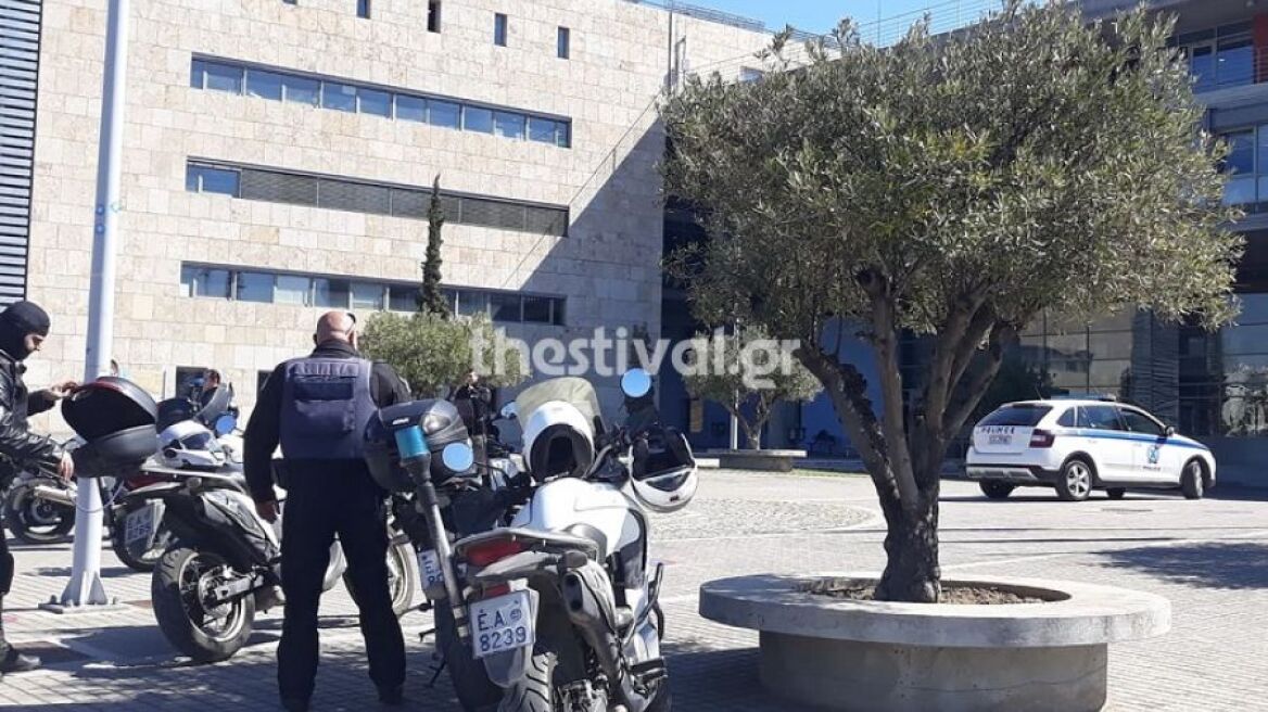 Θεσσαλονίκη: Εκκενώθηκε το δημαρχιακό μέγαρο ύστερα από τηλεφώνημα για βόμβα