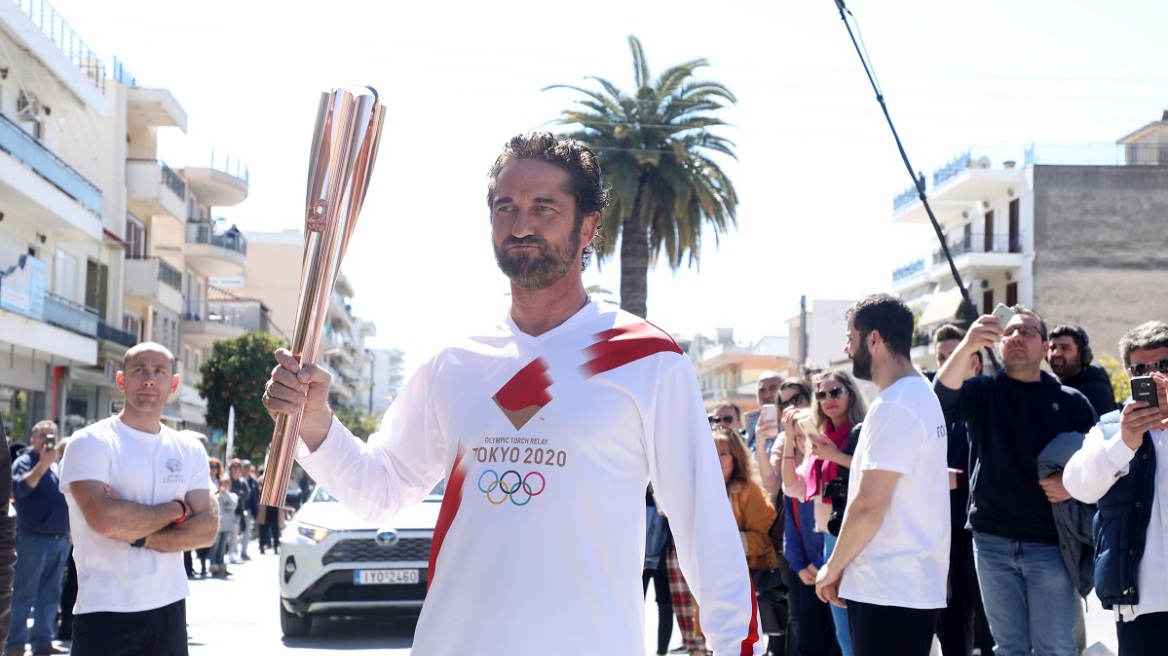 Ο Gerald Butler έτρεξε ως λαμπαδηδρόμος - Η βράβευση με τον Billy Zane από το Δήμο Σπάρτης