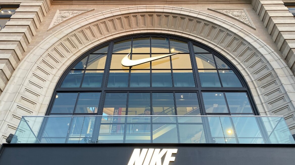 Nike: Μένουμε στην Ελλάδα - Συμβόλαια με «μικρό αριθμό στρατηγικών συνεργατών»