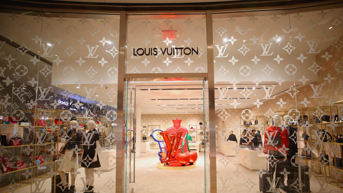 Κορωνοϊός: Ο οίκος «Louis Vuitton» παρασκευάζει... αντισηπτικά χεριών αντί για κολόνιες 