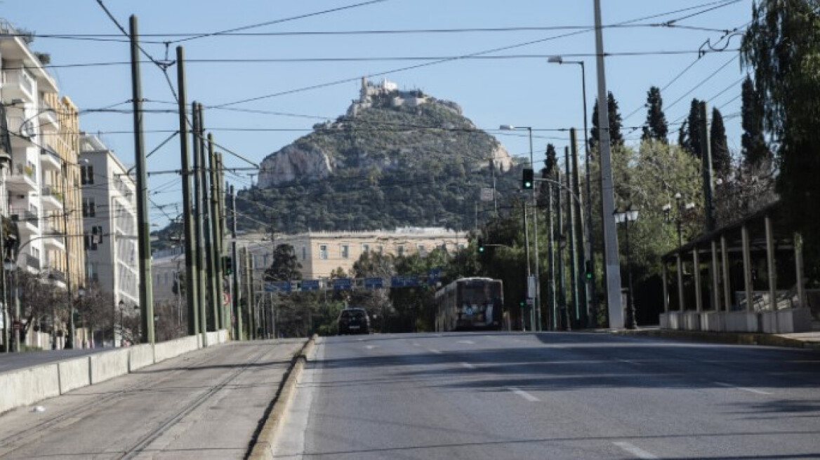 Δήμος Αθηναίων: Αναστολή της ελεγχόμενης στάθμευσης - Επιστρέφονται πινακίδες και άδειες οδήγησης