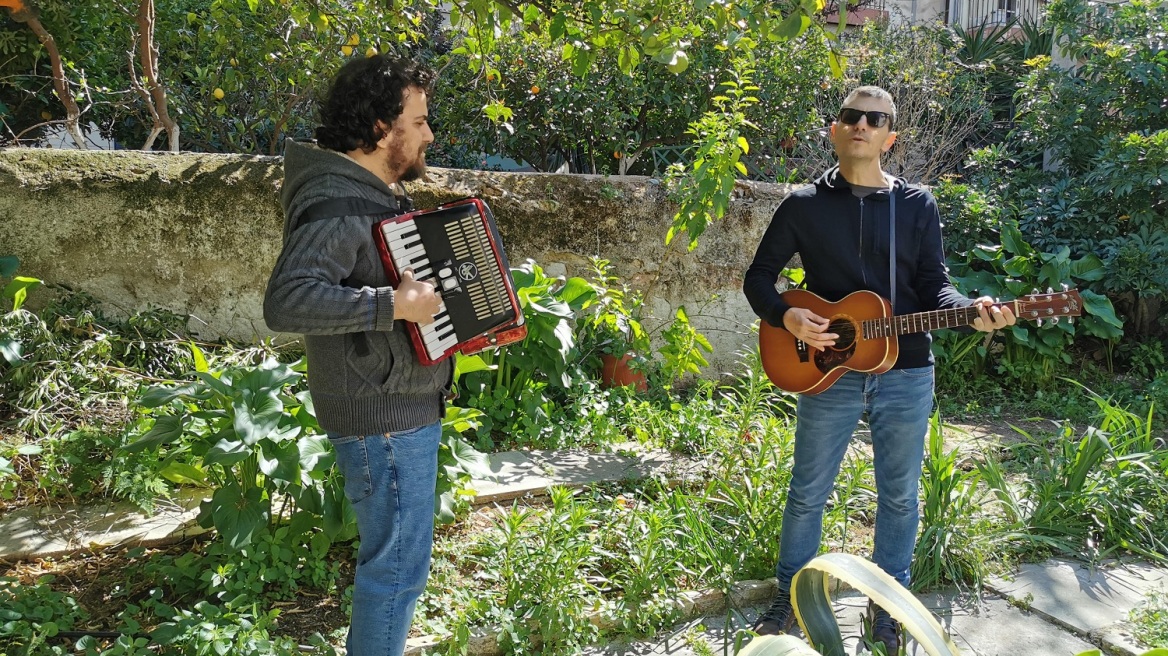 Κορωνοϊός: Η πρώτη live συναυλία για τους «Μένουμε Σπίτι» μέσα απο το protothema.gr - Δείτε βίντεο