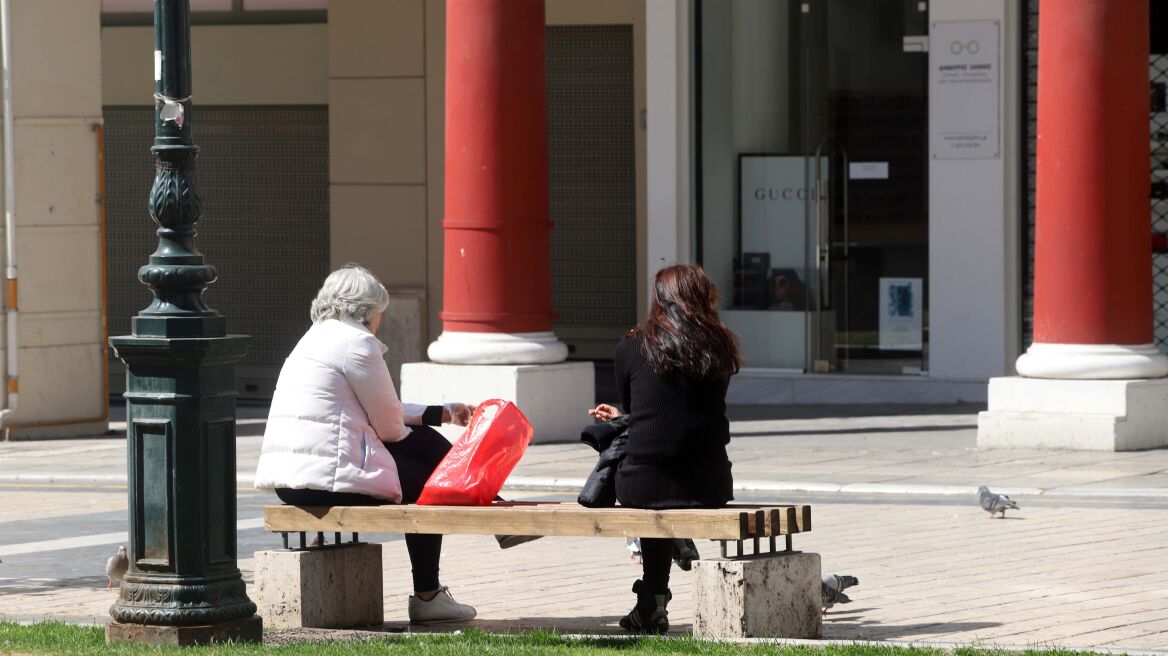 Κορωνοϊός: Το γράφημα από τον Ηλία Μόσιαλο που δείχνει τη σημασία των αποστάσεων για την αποφυγή της διασποράς