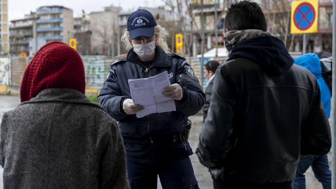 Κορωνοϊός: Παραδόθηκαν 20.000 γάντια στους αστυνομικούς της Θεσσαλονίκης