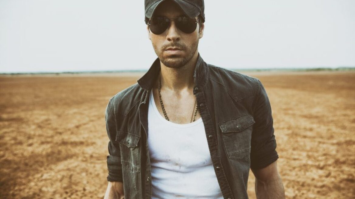 Κορωνοϊός - Enrique Iglesias: Έχασε τον πατριό του από τον ιό 