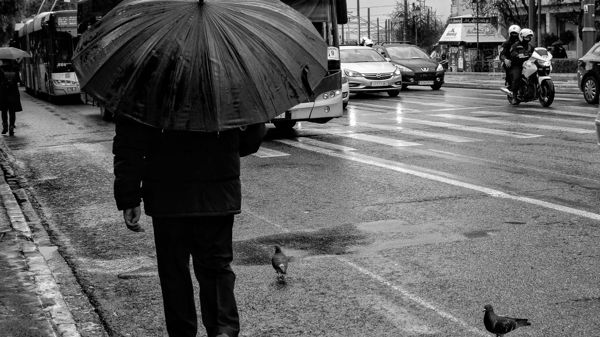 Καιρός στην Αθήνα: Βροχερή η σημερινή ημέρα - Πότε εξασθενούν τα φαινόμενα - Δείτε χάρτες