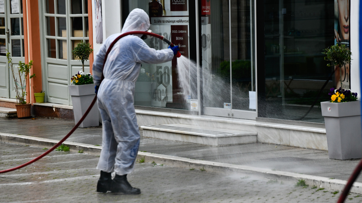 Κορωνοϊός: «Πηγαίνουμε προς τη λήξη του α΄ημιχρόνου, συνεχίζουμε με καλή άμυνα» το μήνυμα του καθηγητή Σύψα