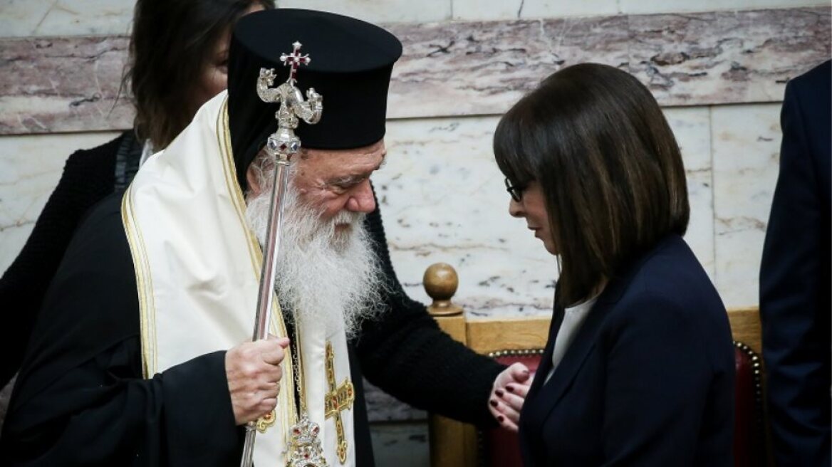 Κορωνοϊός: Επικοινωνία Κατερίνας Σακελλαροπούλου - Αρχιεπισκόπου Ιερώνυμου 