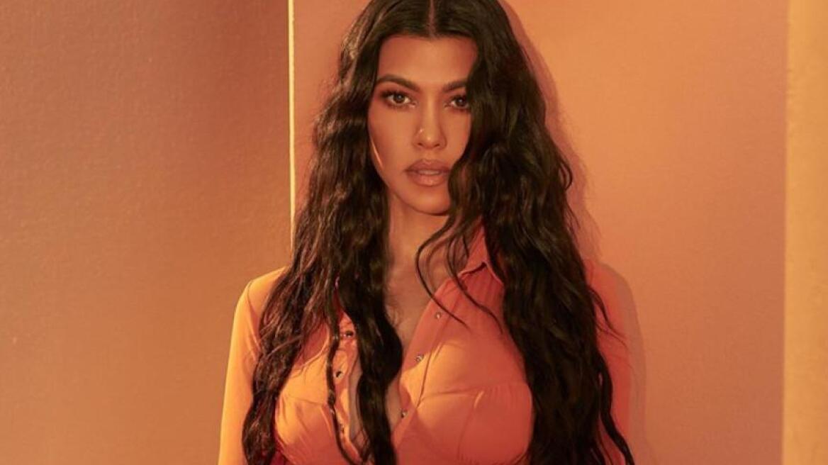 Σάλος με το μπλουζάκι «Χτύπα με και γ... με» της Kourtney Kardashian