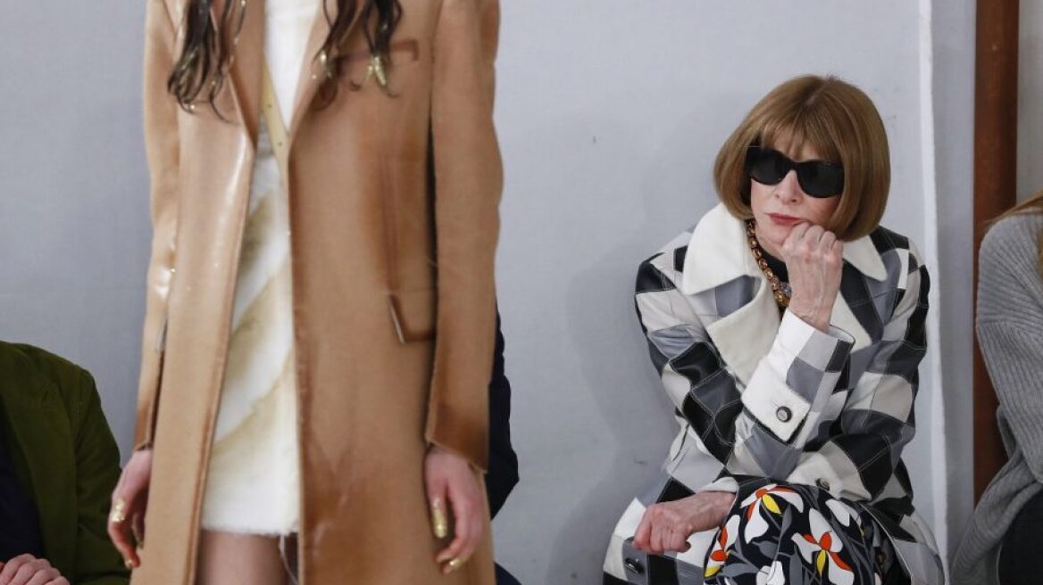 Η ντουλάπα της Anna Wintour κατά τη διάρκεια της καραντίνας περιλαμβάνει… φόρμες